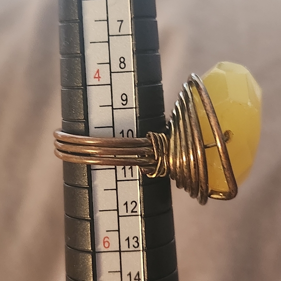 Vintage 90s Large Neon Yellow Stone Copper Wrap Wire Ring - Picture 6 of 6